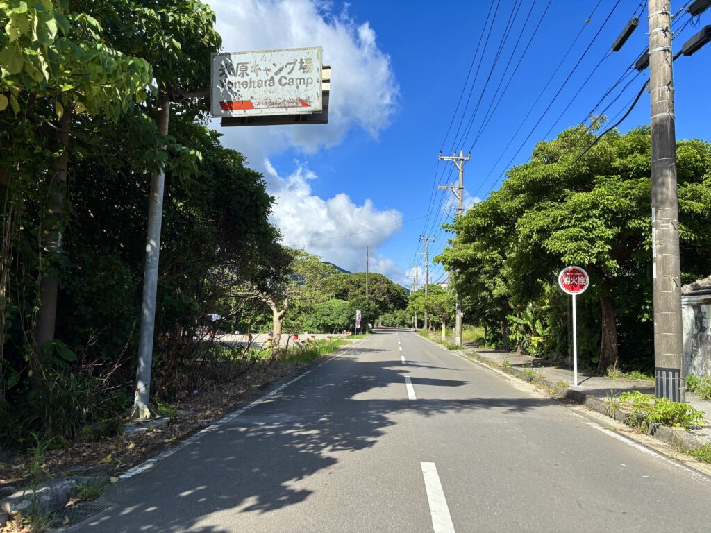 石垣島米原ビーチ物件の南側の県道の様子